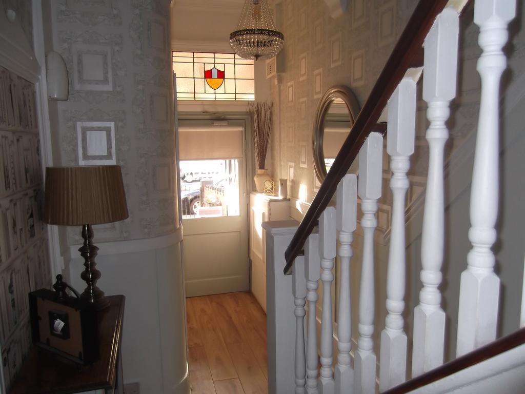 J'S Mayfair Guest House Blackpool Ngoại thất bức ảnh